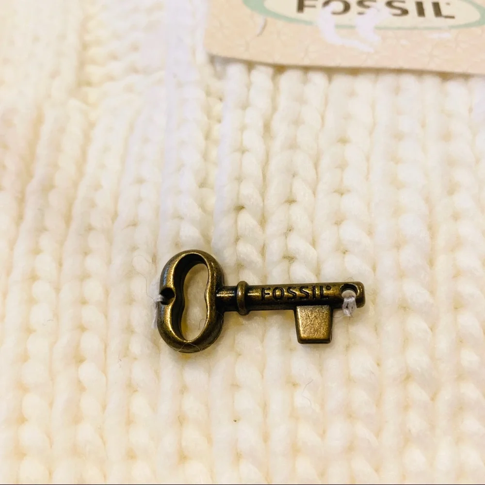 Fossil Gemma White Cable Scarf With Key Charm NEW Classic